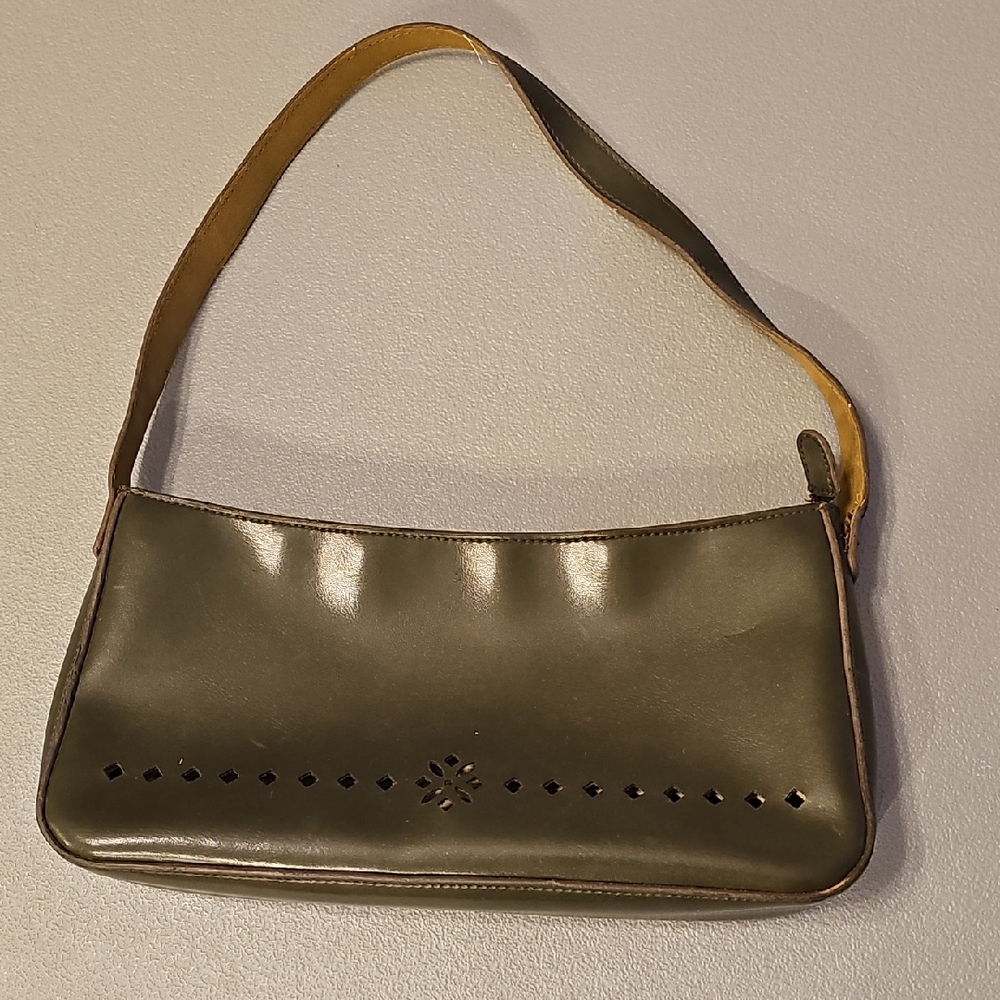 Chic Shoulder Bag with Cutout Design